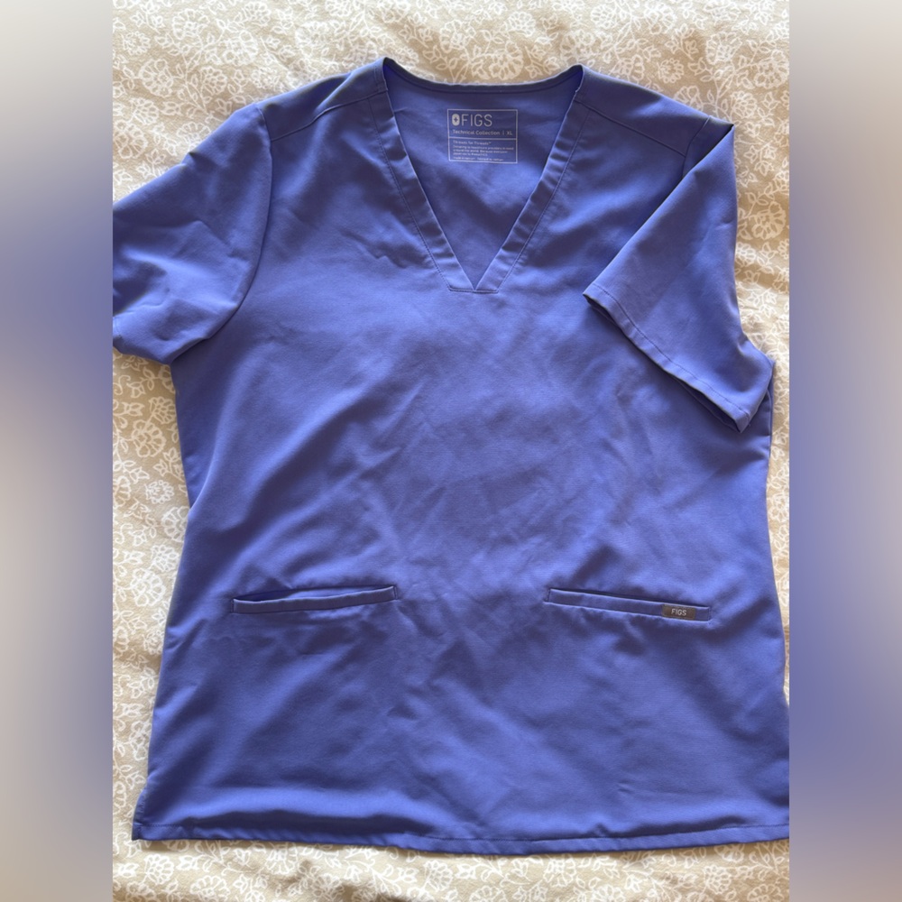 Figs Casma scrub top